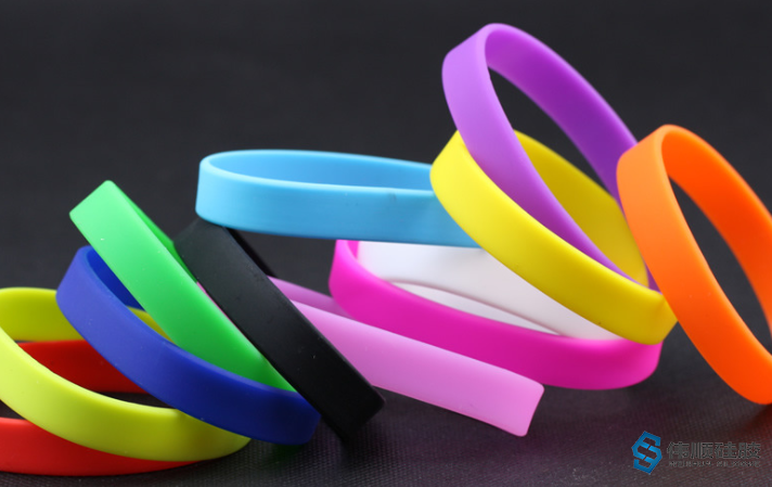 固態硅膠的生產流程是怎樣的,固態硅膠制品的工藝 固態硅膠的生產流程是怎樣的,固態硅膠制品的工藝