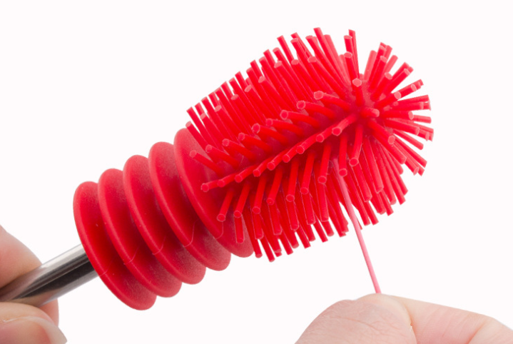 硅膠材質(zhì)對(duì)于小孩子和家庭的應(yīng)用是非常廣泛的,像硅膠奶嘴、硅膠奶瓶、硅膠廚具等都是用硅膠材質(zhì)制作而成的,我們?cè)谑褂霉枘z奶瓶的時(shí)候每天都需要清洗很多次,以前清洗硅膠奶瓶的時(shí)候都是用塑料的刷子,或者用毛巾來清洗硅膠奶瓶,那么硅膠奶瓶刷有什么好處呢,硅膠奶瓶刷更安全無毒,清洗的時(shí)候不會(huì)掉毛刷,使用壽命很長(zhǎng),那么硅膠奶瓶刷定制需要注意什么問題,東莞硅膠奶瓶刷定制廠家哪家好,今天硅膠制品廠小編就來和大家介紹一下。 硅膠材質(zhì)對(duì)于小孩子和家庭的應(yīng)用是非常廣泛的,像硅膠奶嘴、硅膠奶瓶、硅膠廚具等都是用硅膠材質(zhì)制作而成的,我們?cè)谑褂霉枘z奶瓶的時(shí)候每天都需要清洗很多次,以前清洗硅膠奶瓶的時(shí)候都是用塑料的刷子,或者用毛巾來清洗硅膠奶瓶,那么硅膠奶瓶刷有什么好處呢,硅膠奶瓶刷更安全無毒,清洗的時(shí)候不會(huì)掉毛刷,使用壽命很長(zhǎng),那么硅膠奶瓶刷定制需要注意什么問題,東莞硅膠奶瓶刷定制廠家哪家好,今天硅膠制品廠小編就來和大家介紹一下。