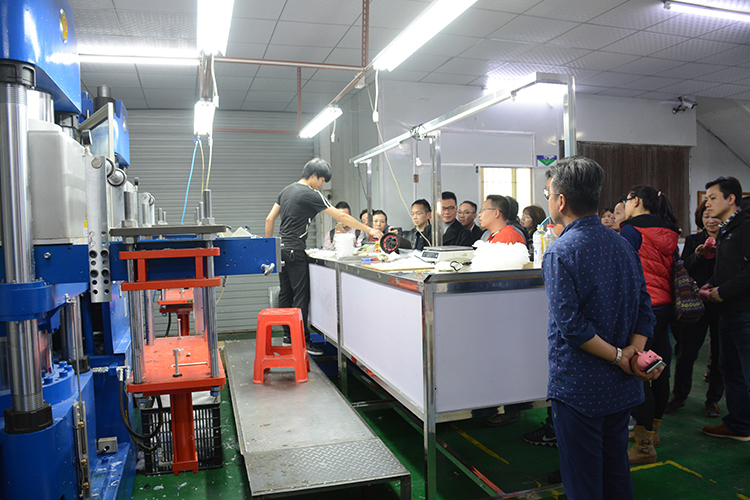 參觀偉順生產車間 參觀偉順生產車間